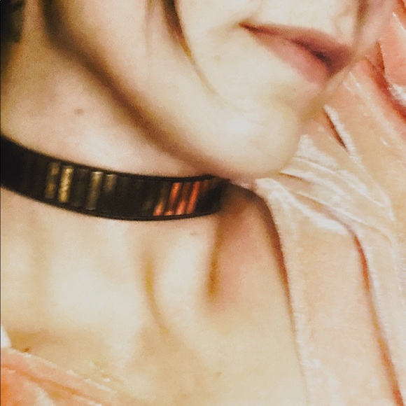LAST- Reflective Gold Embellished Choker - Picture 2 of 6